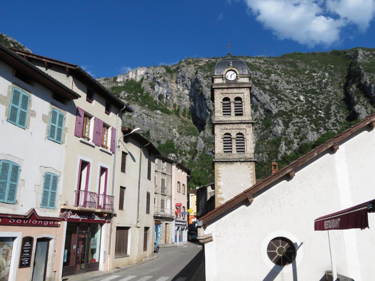 Au Bonheur Suspendu Apartment Pont-en-Royans Exterior foto