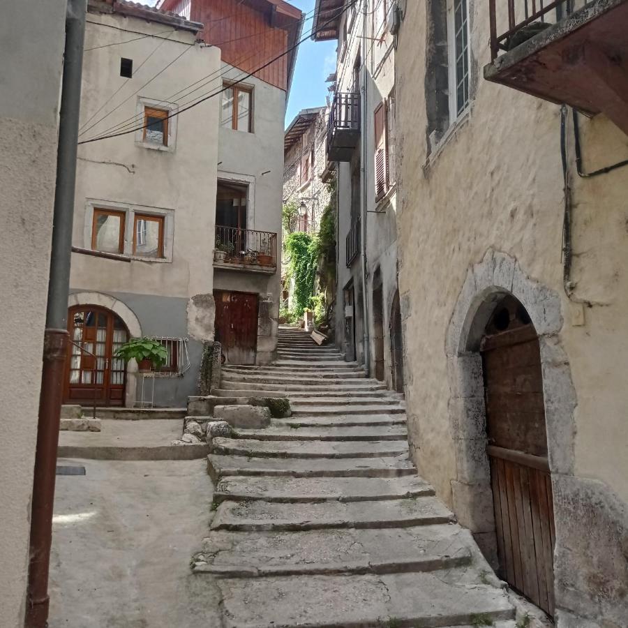 Au Bonheur Suspendu Apartment Pont-en-Royans Exterior foto