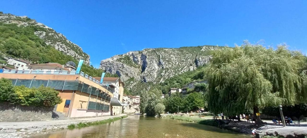 Au Bonheur Suspendu Apartment Pont-en-Royans Exterior foto